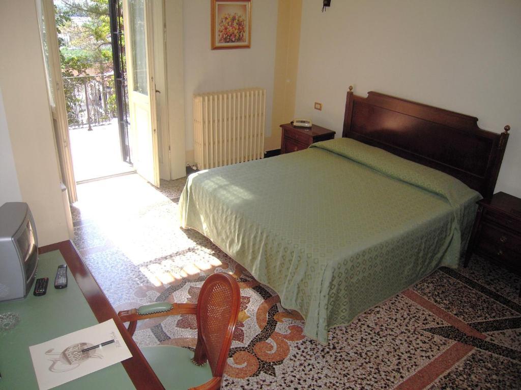 Villa Viola Tortona Phòng bức ảnh
